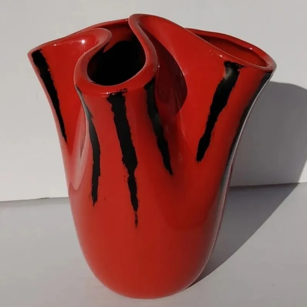 Vintage STRIKING SCARLET RED pinched vase art pottery ruffle ceramic black MCM